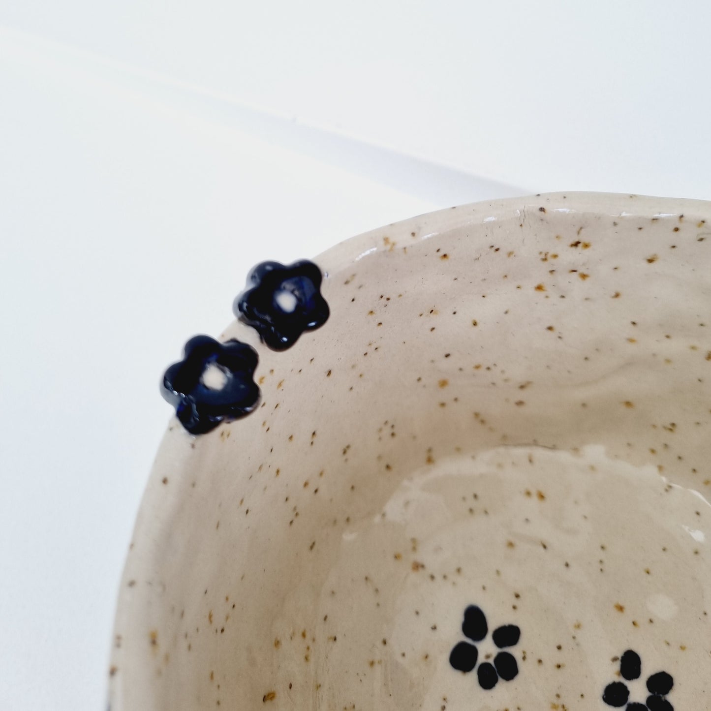 Ceramic flowers on rim