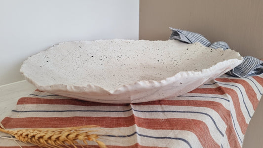 Big centerpiece bowl with speckles