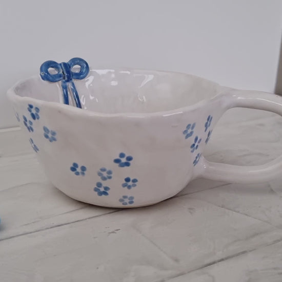 Bow mug